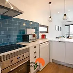 #063 Beach Apartment Steps From Ocean Apartamento *